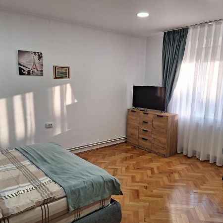 Black Eagle Central Unirii Square, 2 King Size Bedrooms, Free Private Parking Oradea Exteriér fotografie