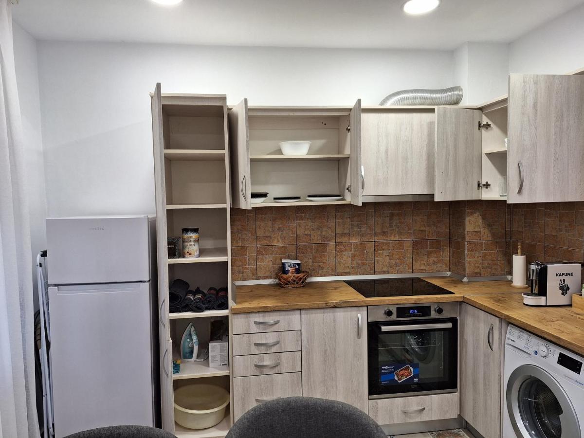 Black Eagle Central Unirii Square, 2 King Size Bedrooms, Free Private Parking Oradea Exteriér fotografie