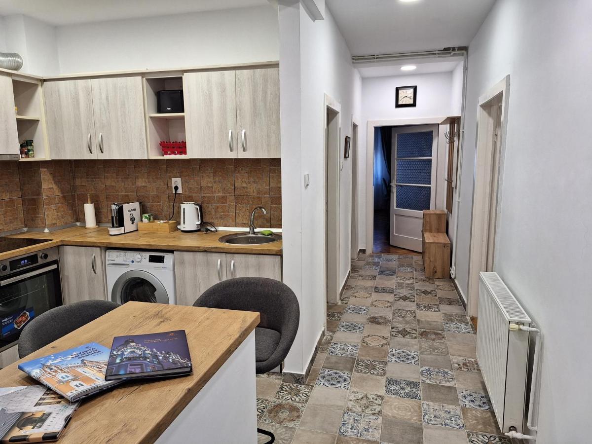 Black Eagle Central Unirii Square, 2 King Size Bedrooms, Free Private Parking Oradea Exteriér fotografie