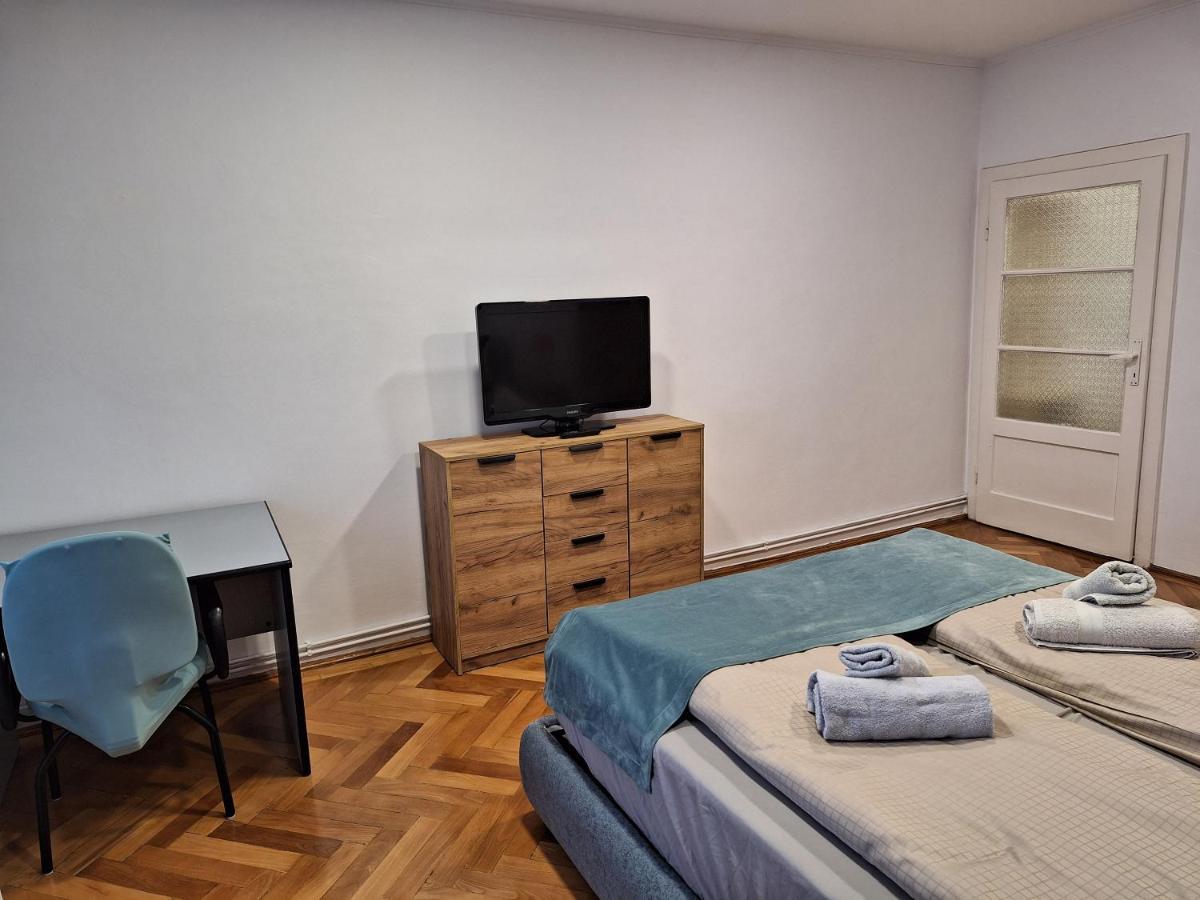 Black Eagle Central Unirii Square, 2 King Size Bedrooms, Free Private Parking Oradea Exteriér fotografie