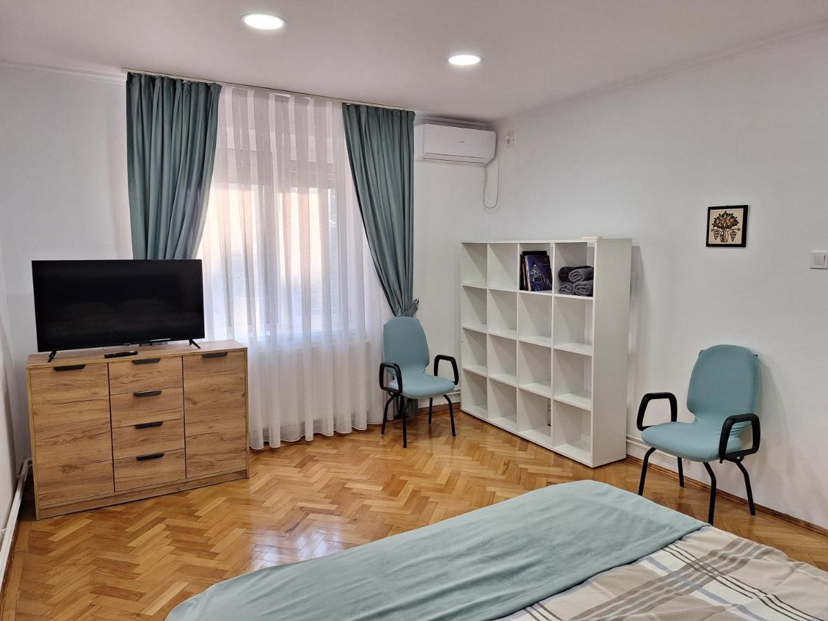 Black Eagle Central Unirii Square, 2 King Size Bedrooms, Free Private Parking Oradea Exteriér fotografie