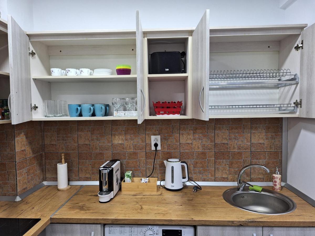 Black Eagle Central Unirii Square, 2 King Size Bedrooms, Free Private Parking Oradea Exteriér fotografie