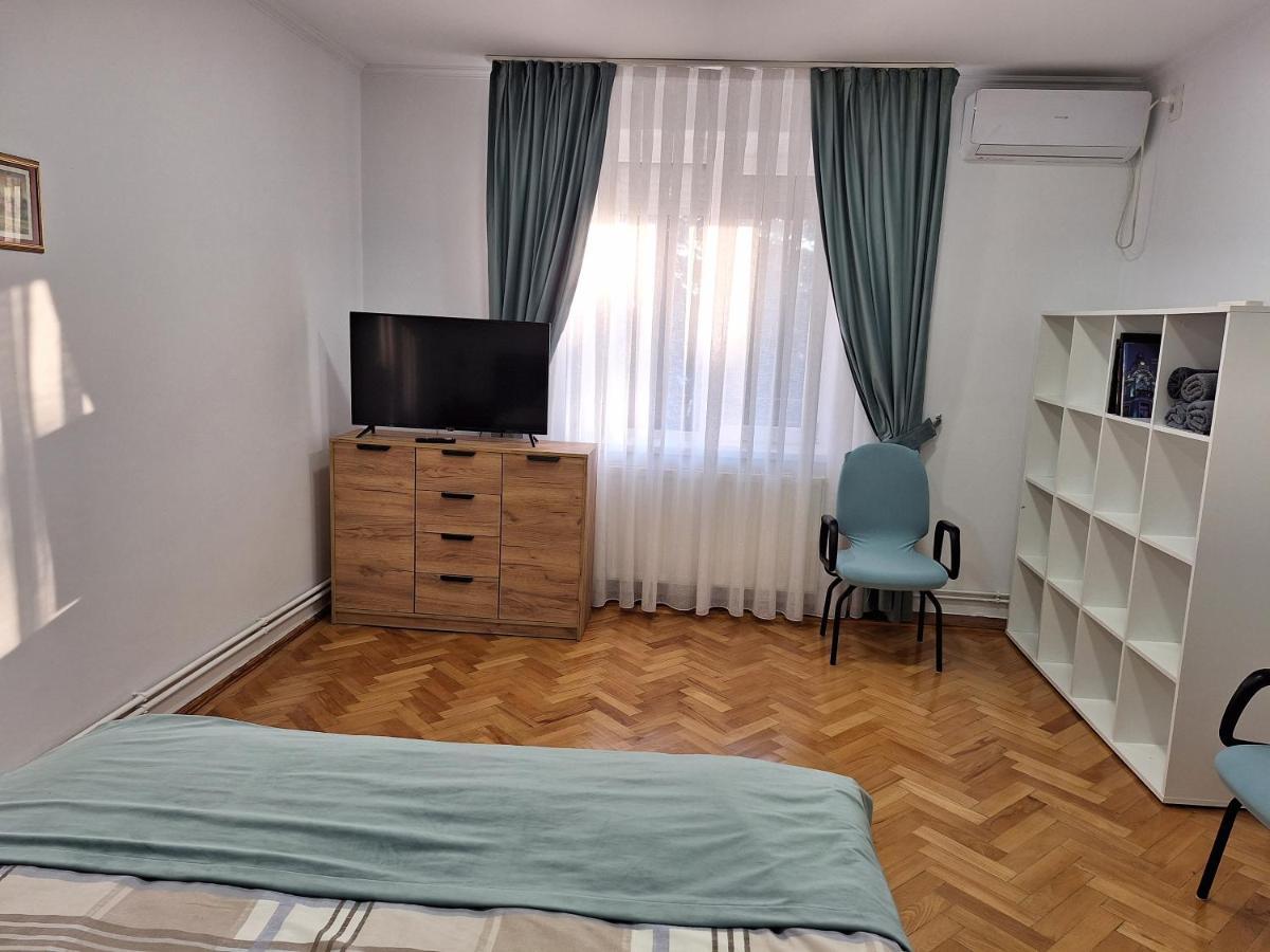 Black Eagle Central Unirii Square, 2 King Size Bedrooms, Free Private Parking Oradea Exteriér fotografie