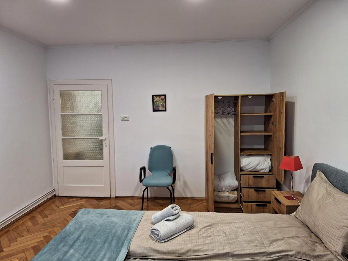 Black Eagle Central Unirii Square, 2 King Size Bedrooms, Free Private Parking Oradea Exteriér fotografie