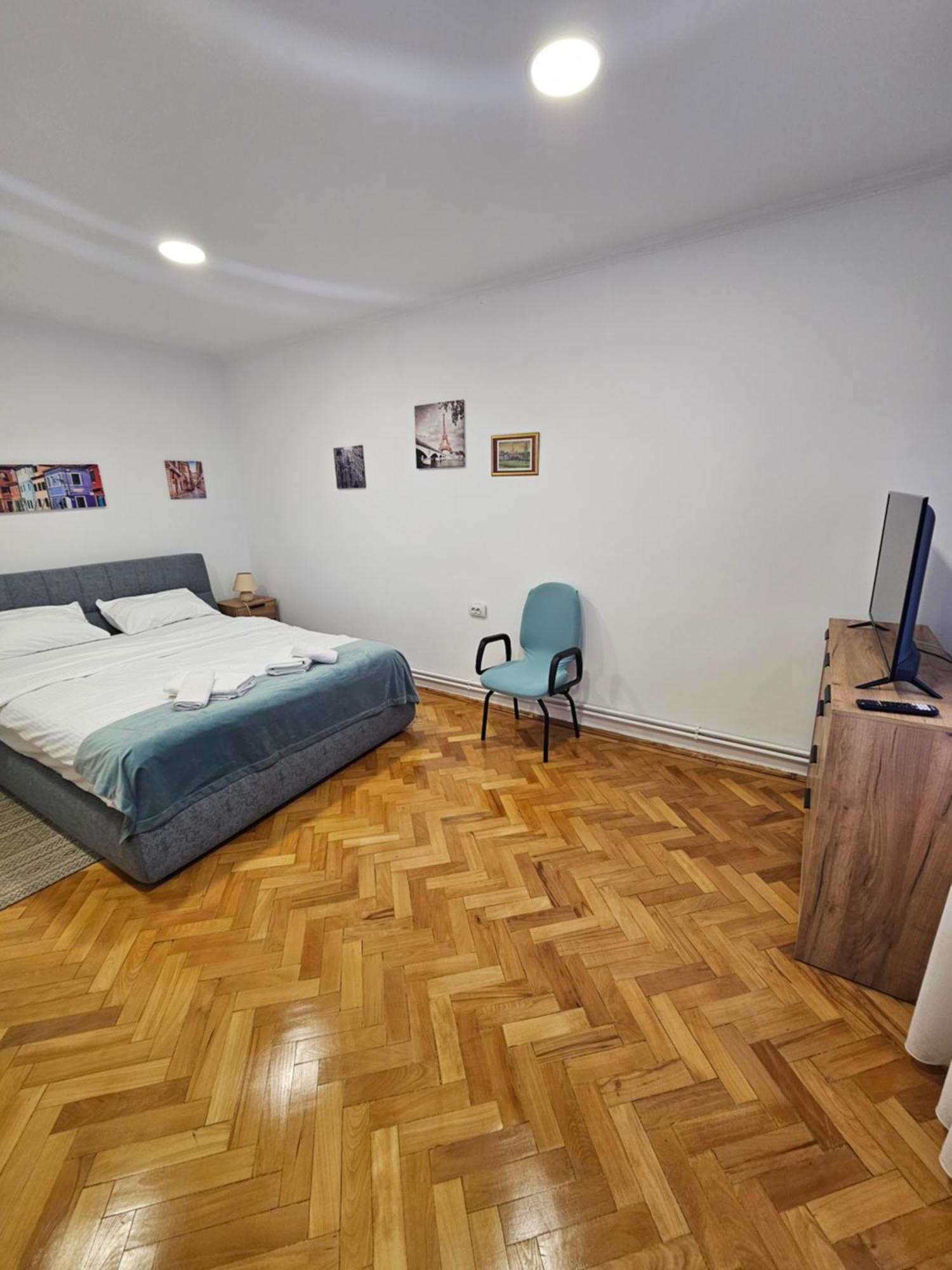 Black Eagle Central Unirii Square, 2 King Size Bedrooms, Free Private Parking Oradea Exteriér fotografie